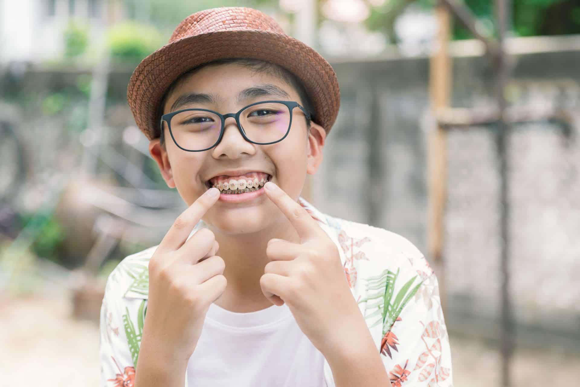 How to Floss With Braces? A San Antonio, TX Orthodontist’s Guide Stone Oak Orthodontics